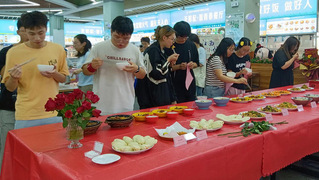 我校第三食堂舉辦產(chǎn)品創(chuàng)新品鑒會...